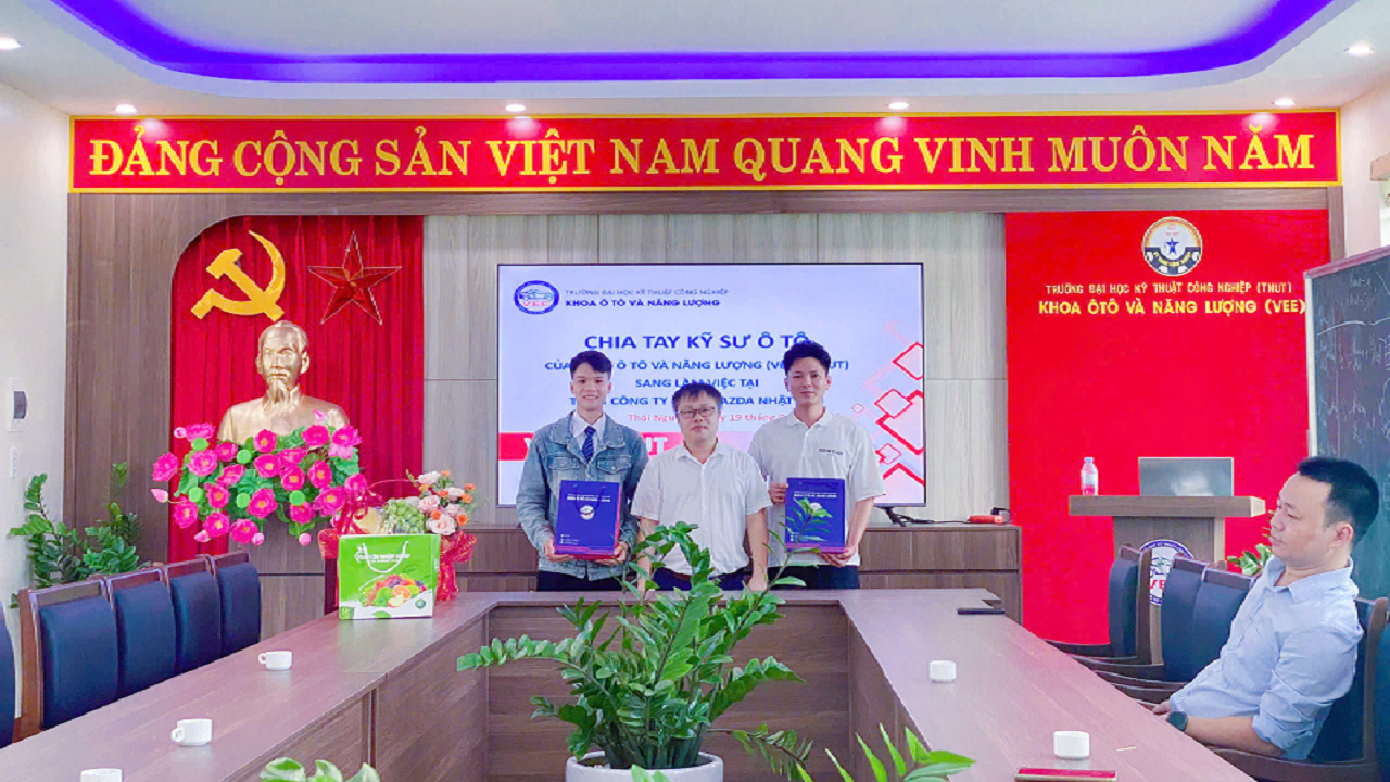 Buổi gặp mặt chia tay kỹ sư Khoa Ô tô & Năng lượng trước khi sang Nhật Bản làm việc tại Mazda